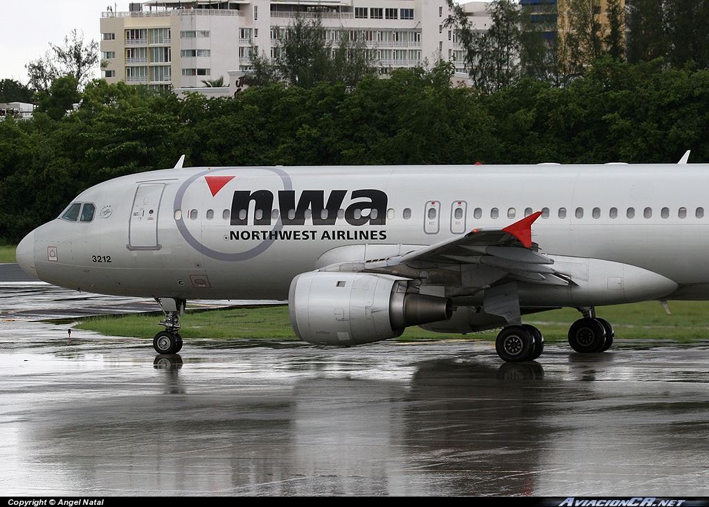 N312US - Airbus A320-211 - Northwest Airlines