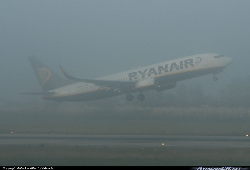 EI-DLW - Boeing 737-800 - Ryanair