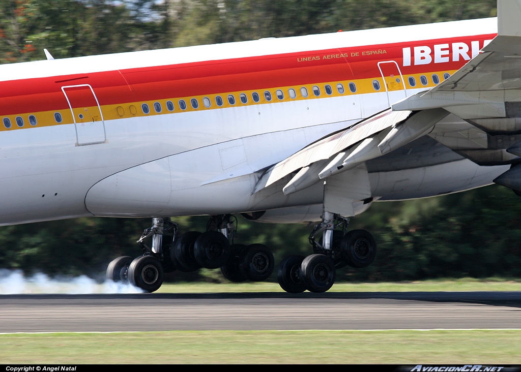 EC-JCZ - Airbus A340-642 - Iberia