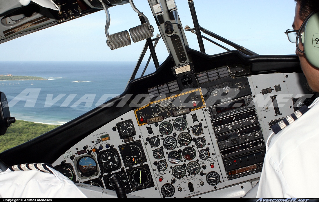 TI-AZC - De Havilland Canada DHC-6-300 Twin Otter - Nature Air