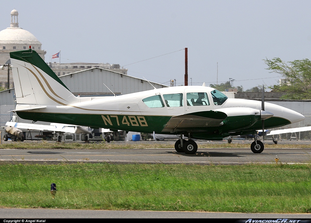N74BB - Piper PA-23 - Privado
