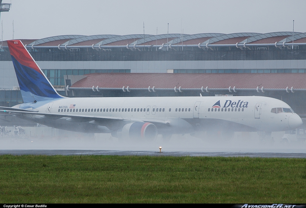 N672DL - Boeing 757-232 - Delta Air Lines