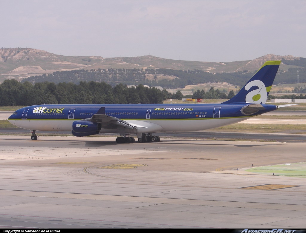 EC-KCF - Airbus A340-311 - Air Comet