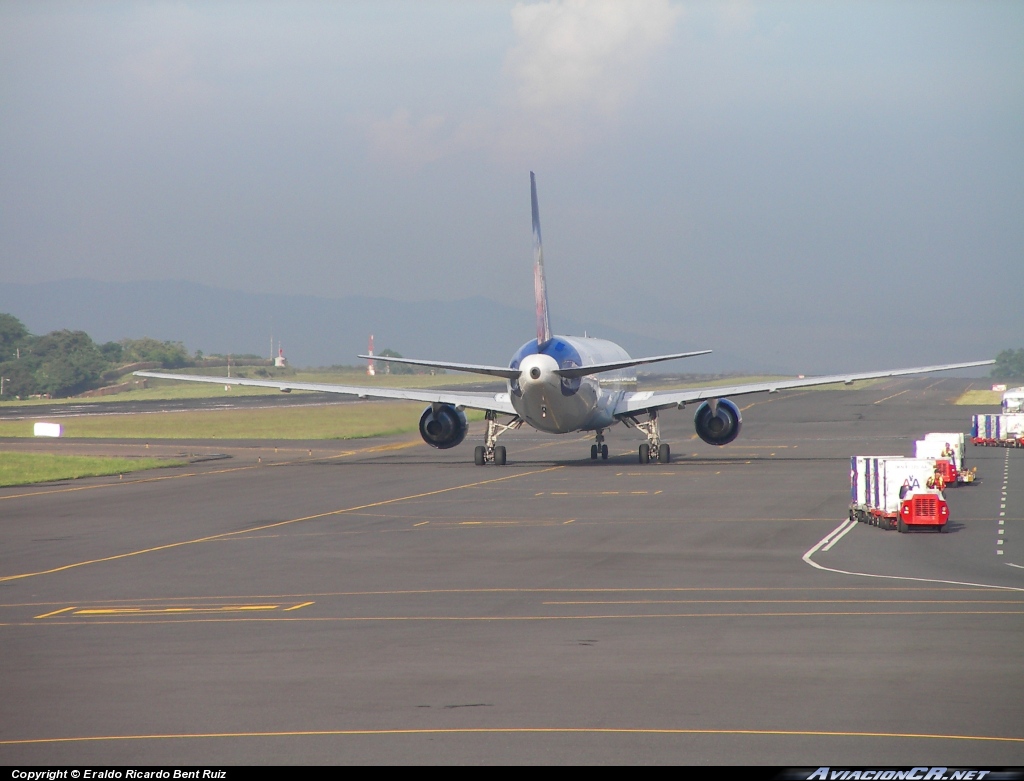 D-ABUE - Boeing 767-330/ER - Condor