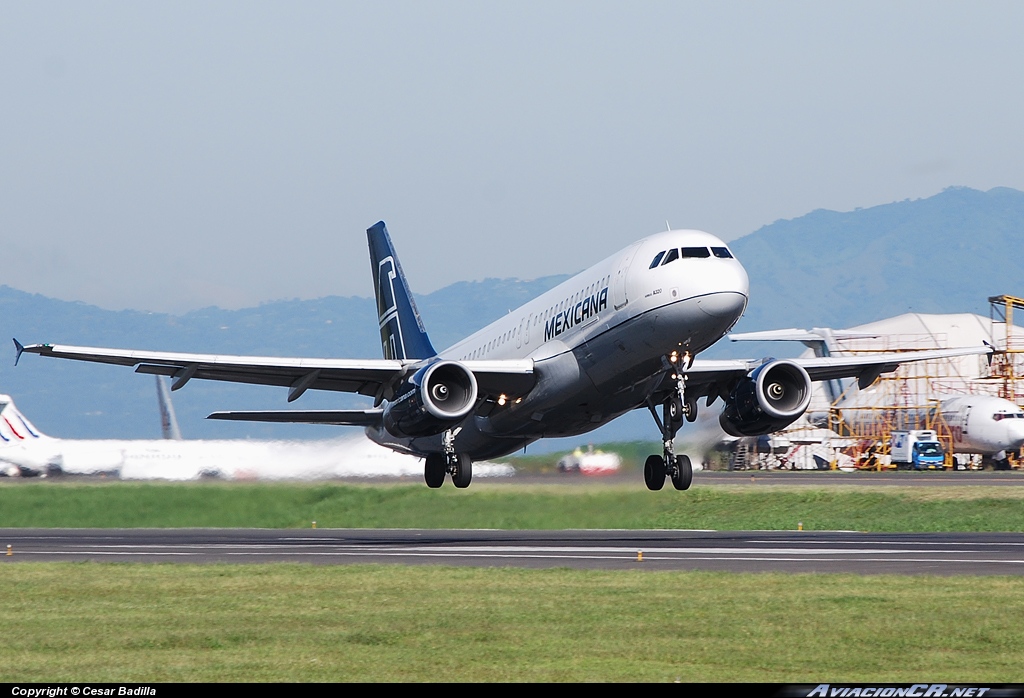 F-OHMN - Airbus A320-231 - Mexicana