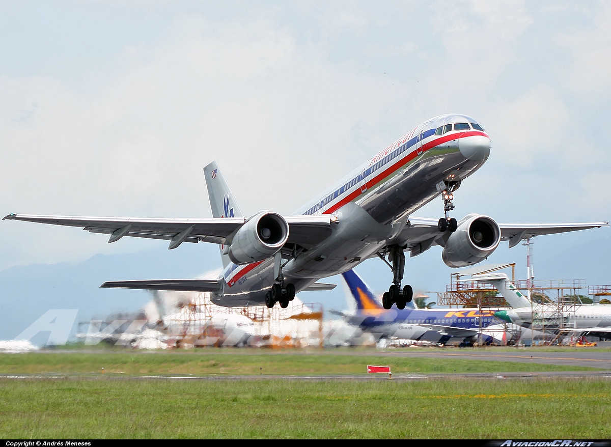 N679AN - Boeing 757-223 - American Airlines