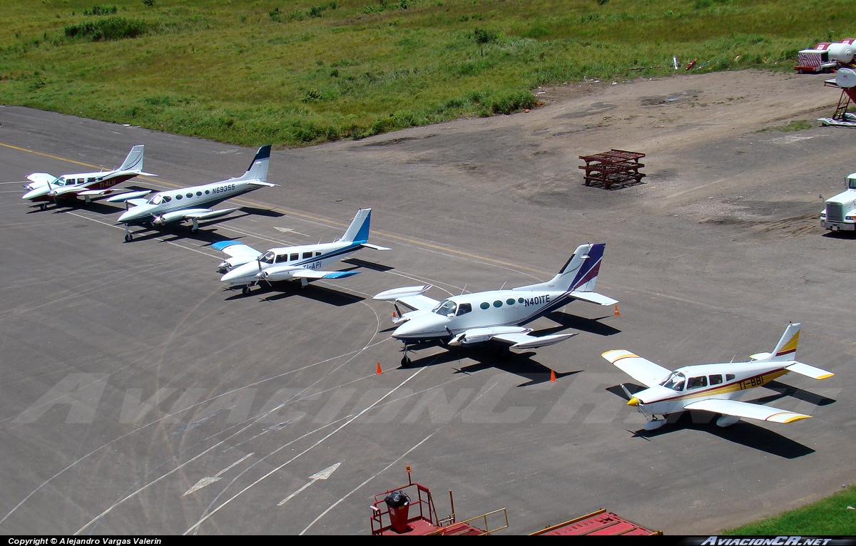TI-API - Piper PA-34-200T Seneca II - ECDEA - Escuela Costarricense de Aviación