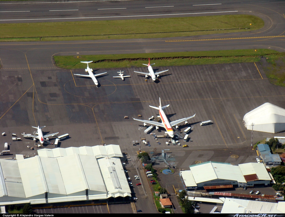 TI-BBH - McDonnell Douglas MD-82 - Costa Rica Skies