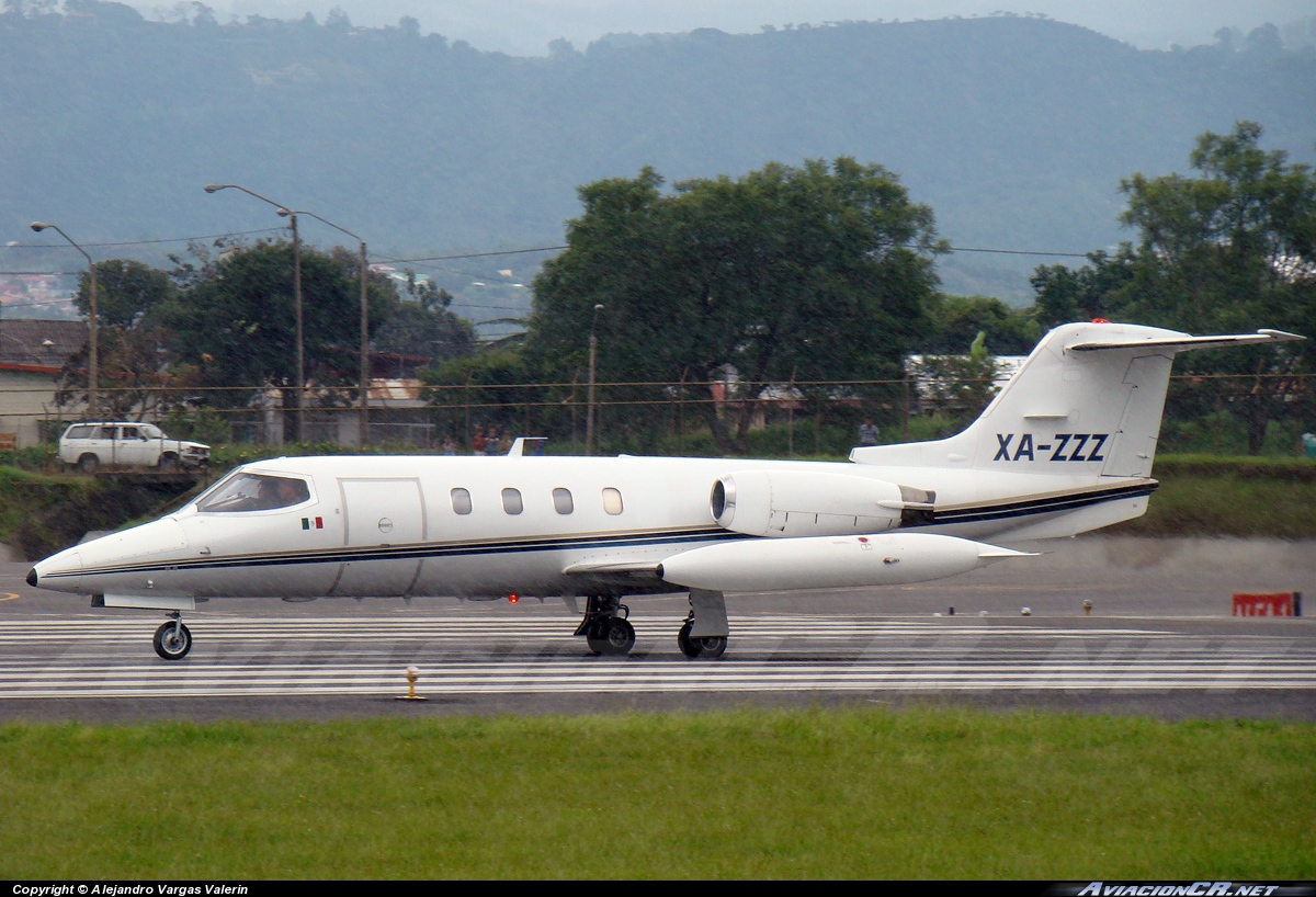 XA-ZZZ - Learjet 25D - Privado