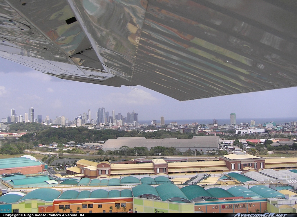 TI-AKU - Cessna R172K Hawk XP II - Aerotica Escuela de Aviación