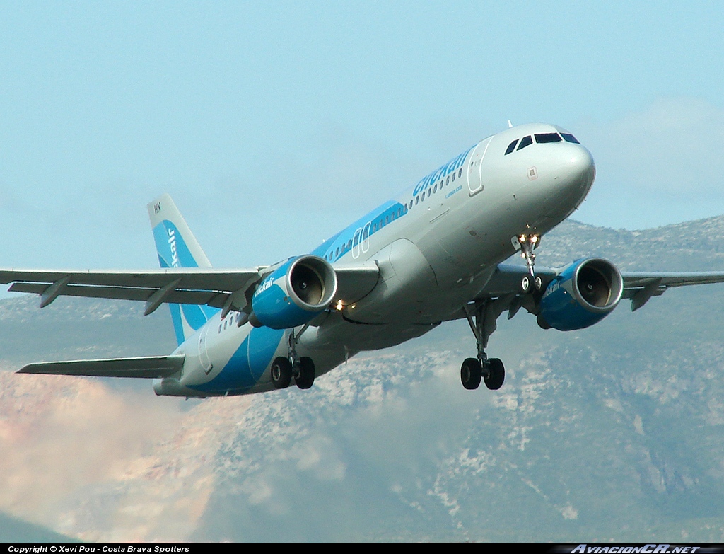 EC-KHN - Airbus A320-216 - Click Air