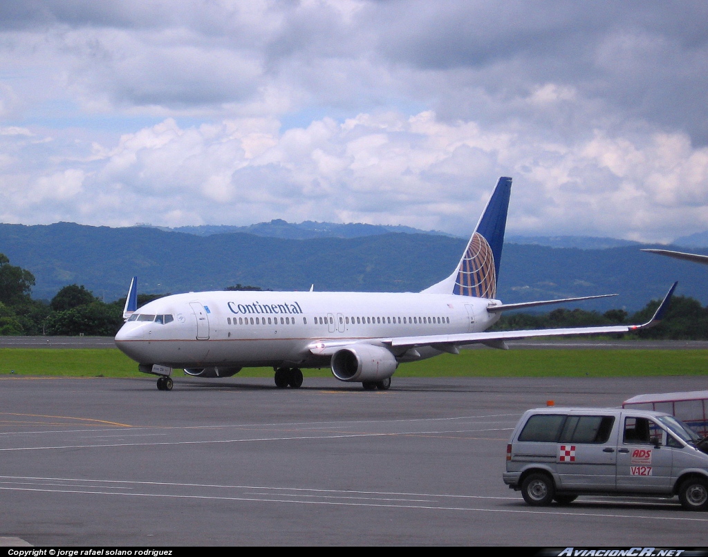 N14214 - Boeing 737-824 - Continental Airlines