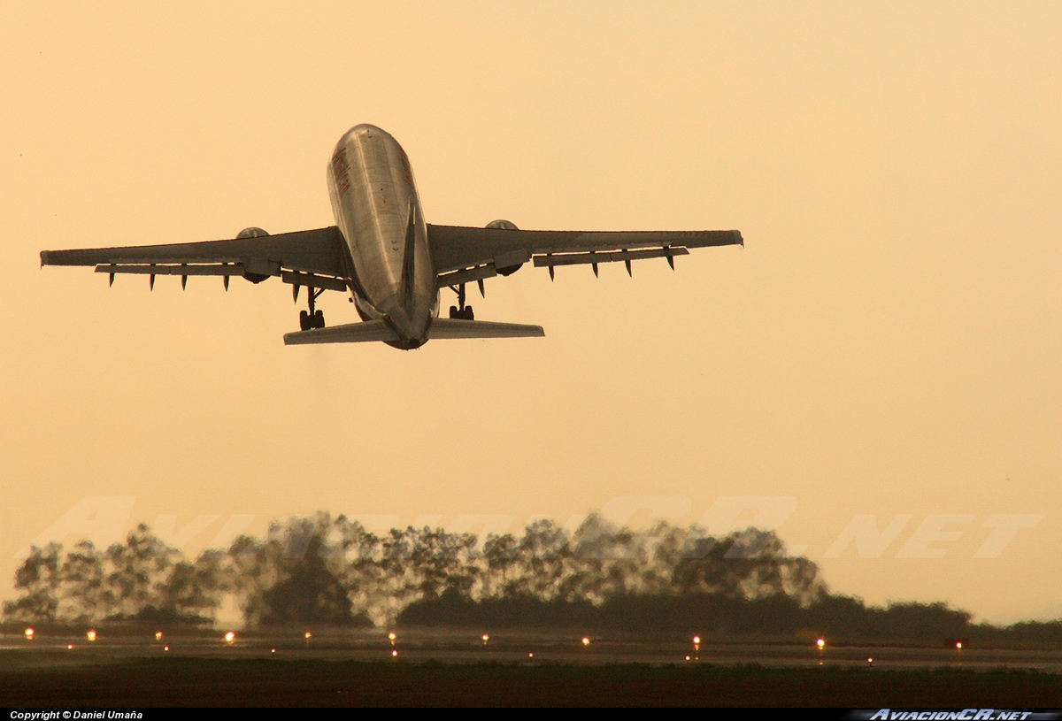 N7062A - Airbus A300B4-605R - American Airlines