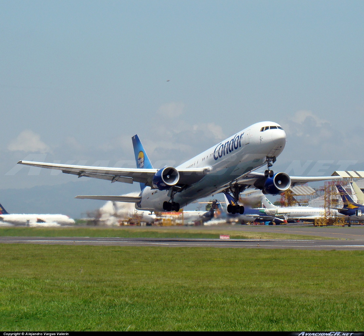 D-ABUZ - Boeing 767-330(ER) - Condor