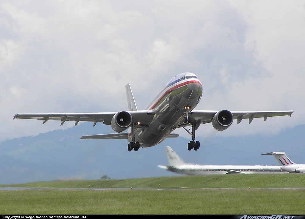 N90070 - Airbus A300B4-605R - American Airlines