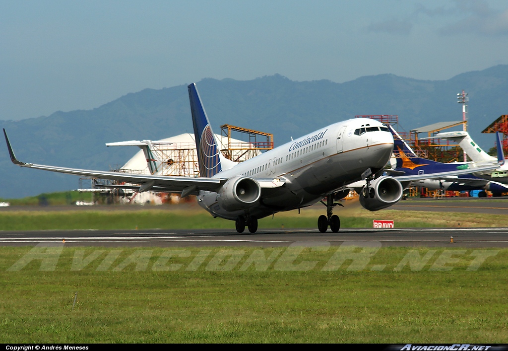 N12225 - Boeing 737-824 - Continental Airlines