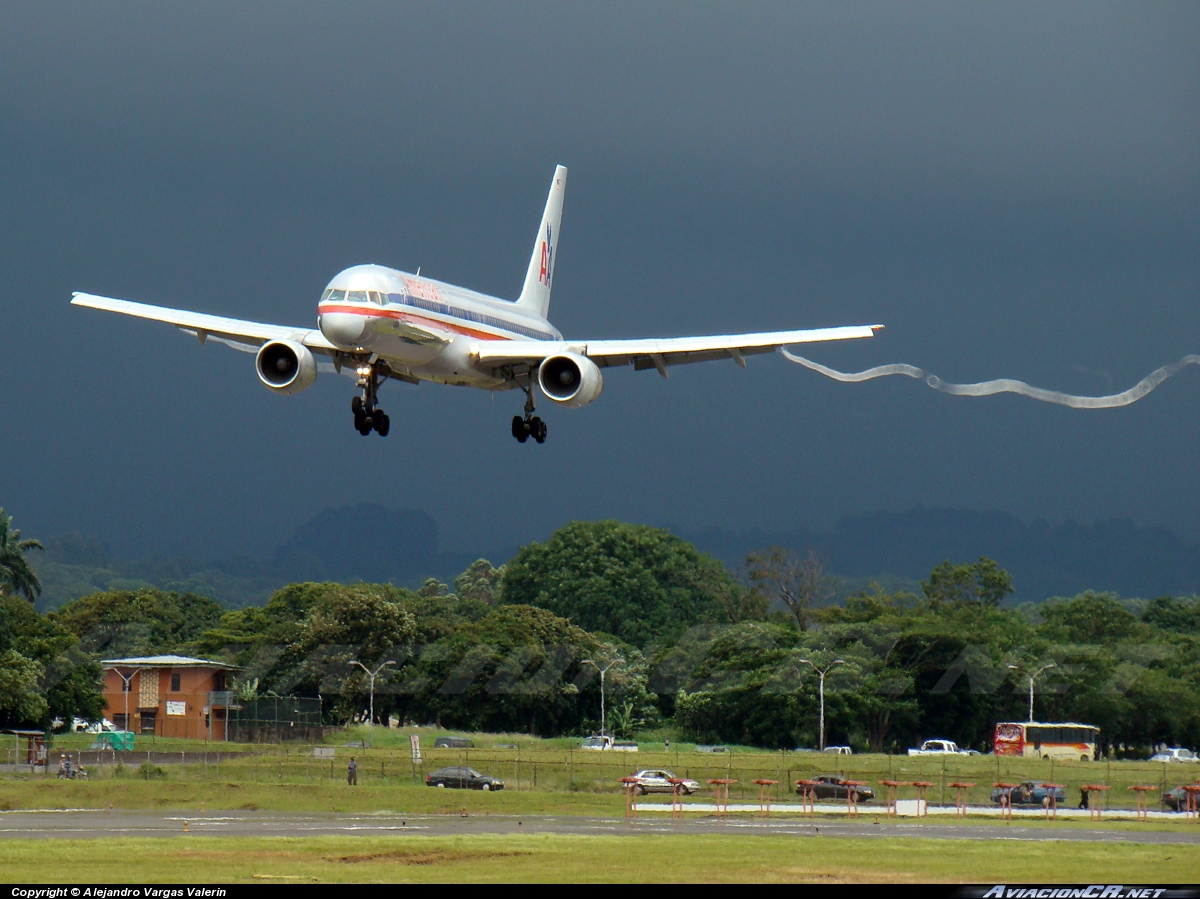 N674AN - Boeing 757-223 - American Airlines