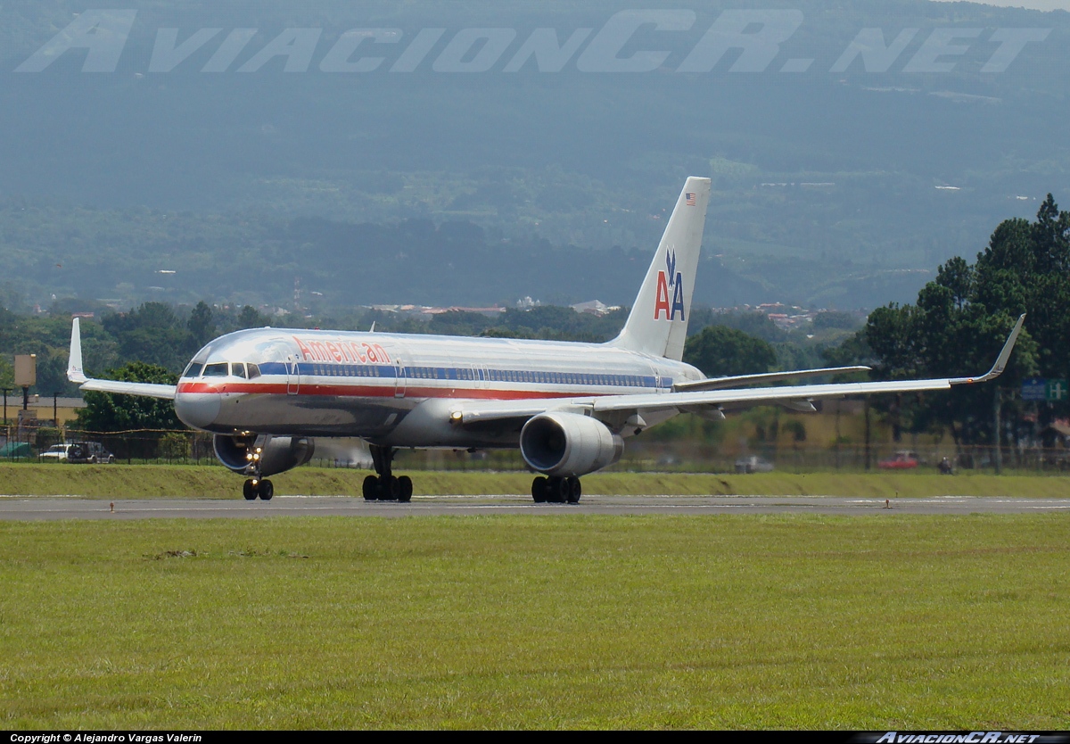 N688AA - Boeing 757-223 - American Airlines