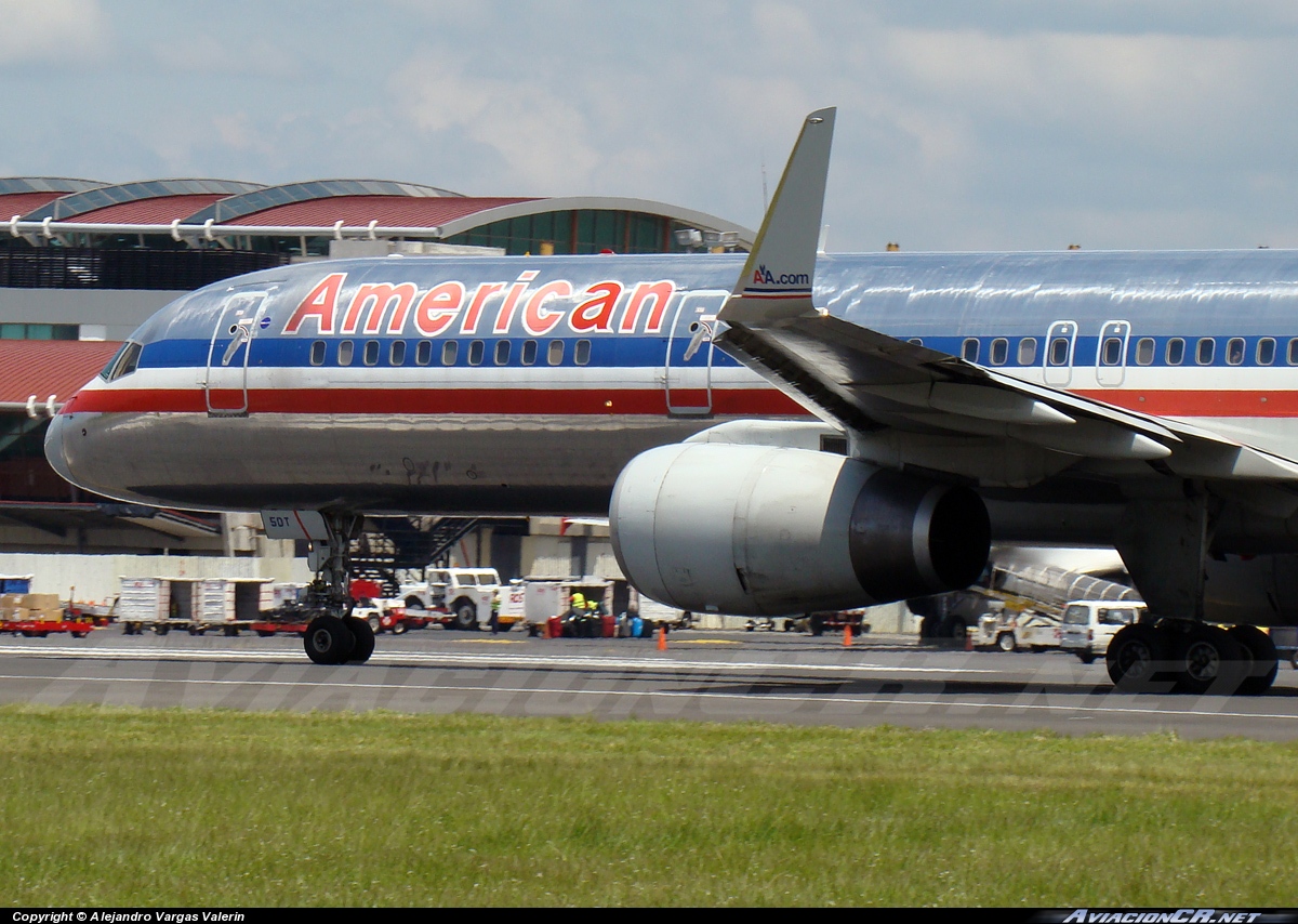 N688AA - Boeing 757-223 - American Airlines