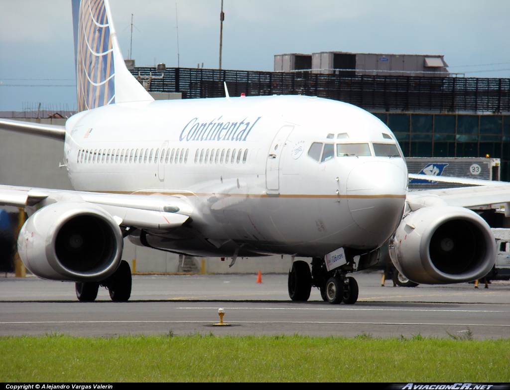 N38727 - Boeing 737-724 - Continental Airlines