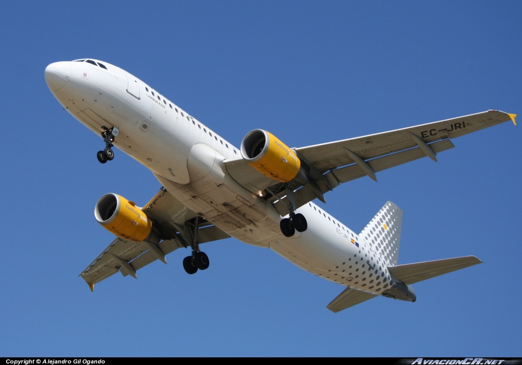 EC-JRI - Airbus A320-214 - Vueling