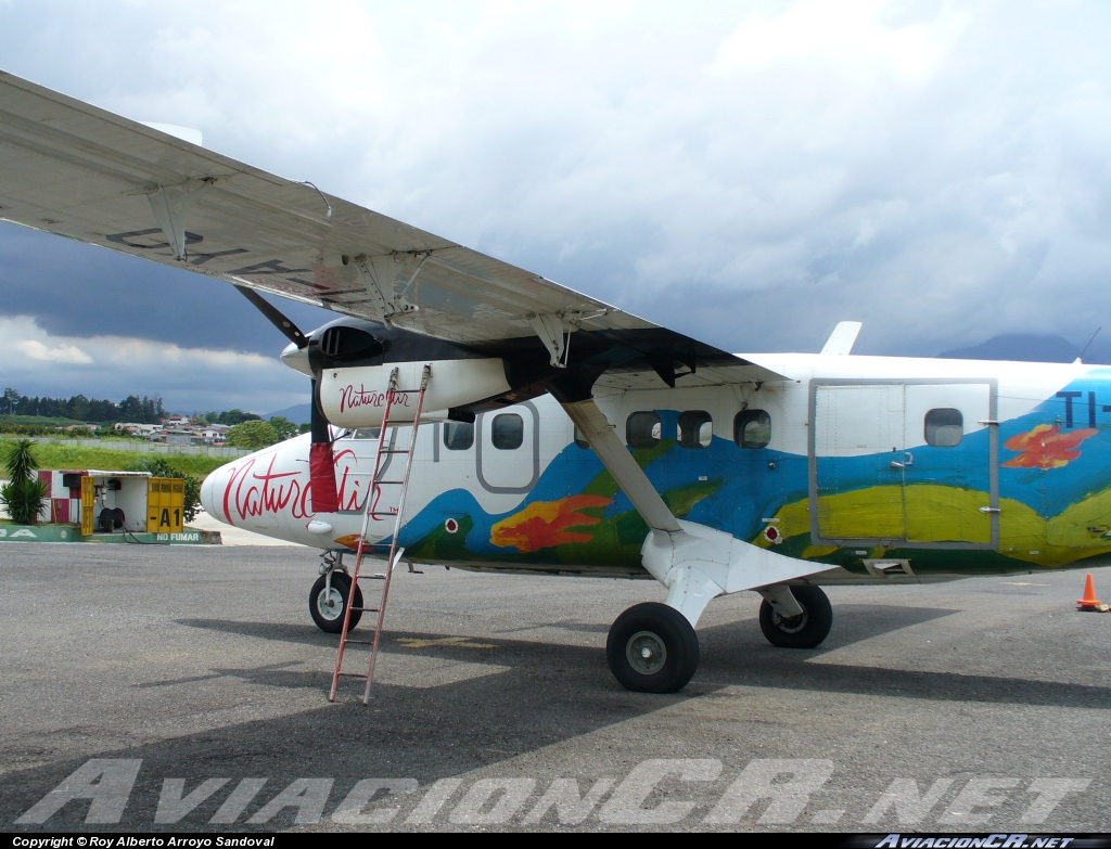 TI-AYQ - De Havilland Canada DHC-6-300 Twin Otter - Nature Air