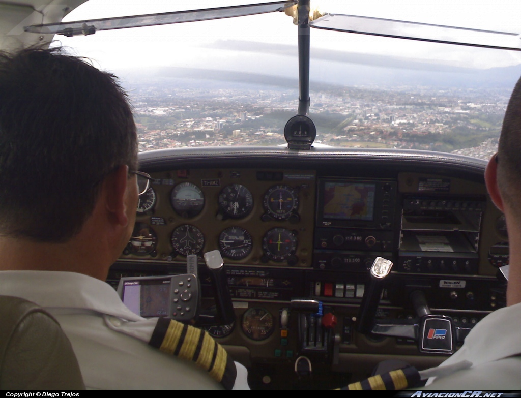 TI-AMZ - Piper PA-28R-201 Arrow II - ECDEA - Escuela Costarricense de Aviación