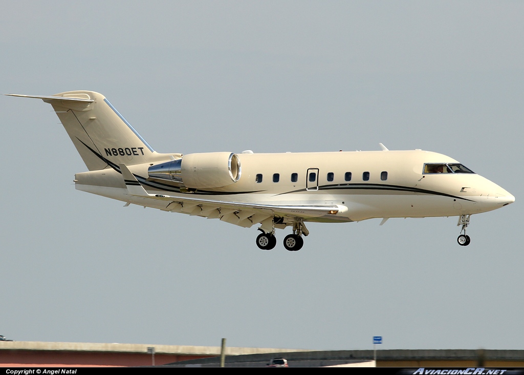 N880ET - Canadair CL-600-2B16 Challenger 604 - Privado