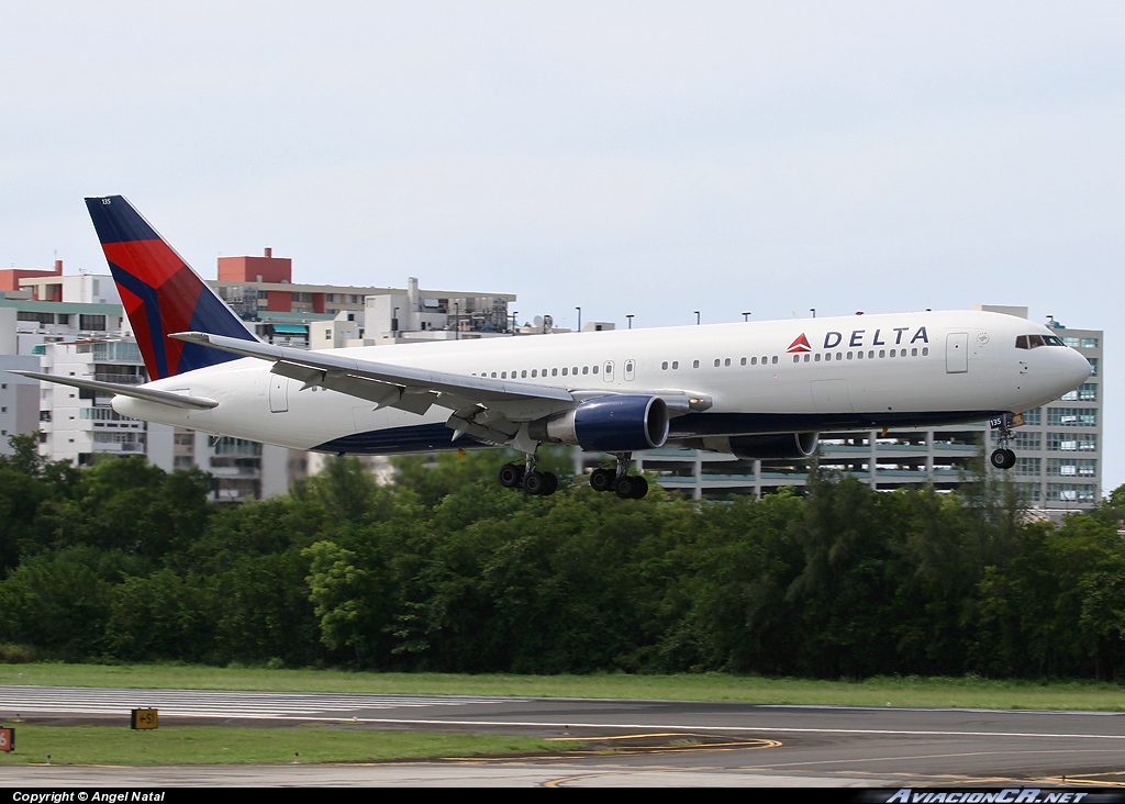 N135DL - Boeing 767-332 - Delta Airlines