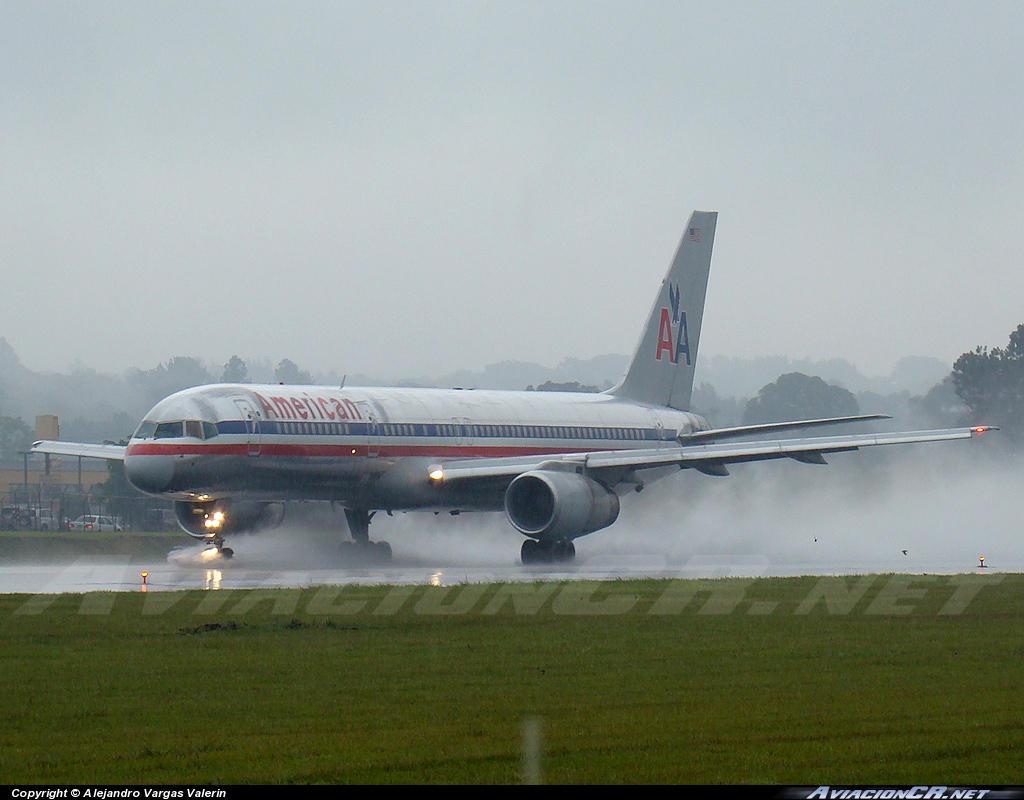 N674AN - Boeing 757-223 - American Airlines