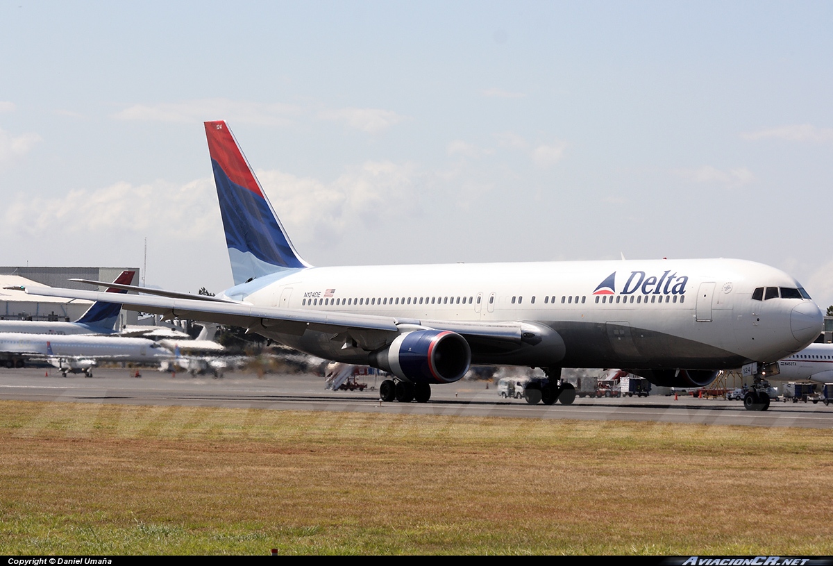 N124DE - Boeing 767-332 - Delta Air Lines