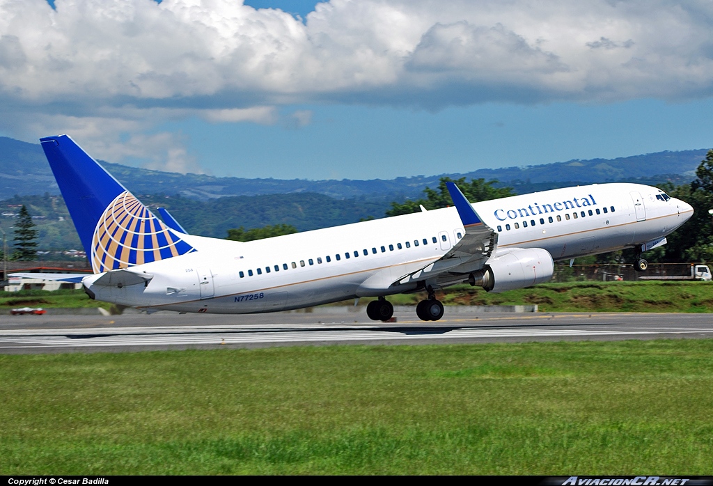 N77258 - Boeing 737-824 - Continental Airlines