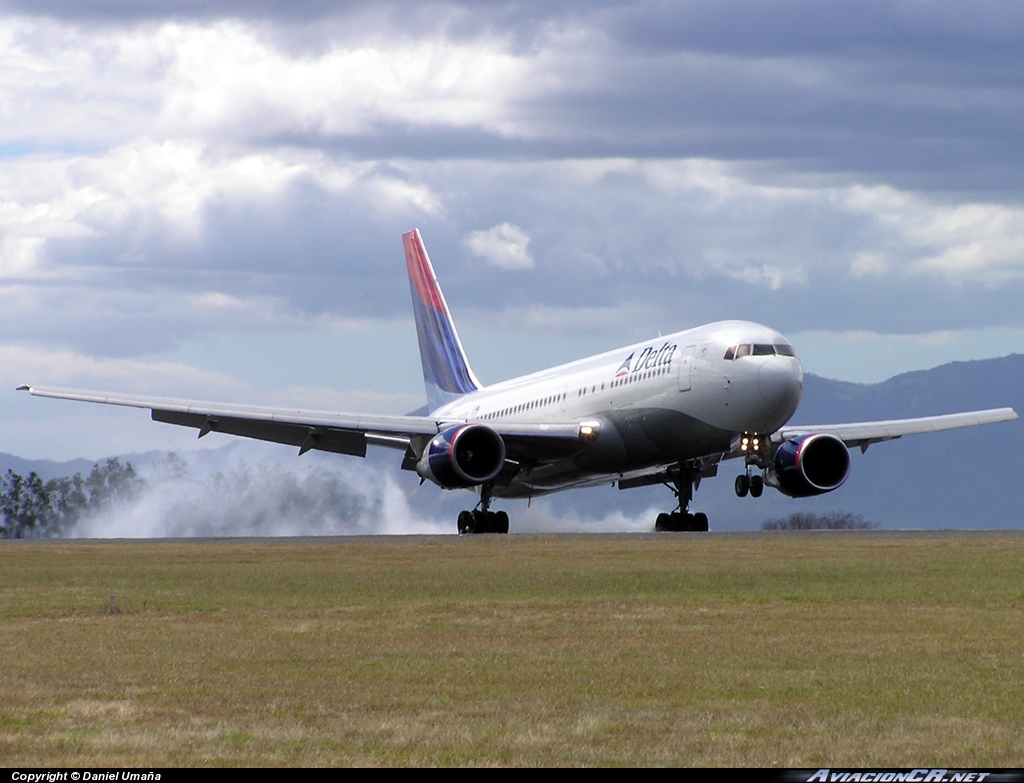 N112DL - Boeing 767-232 - Delta Air Lines