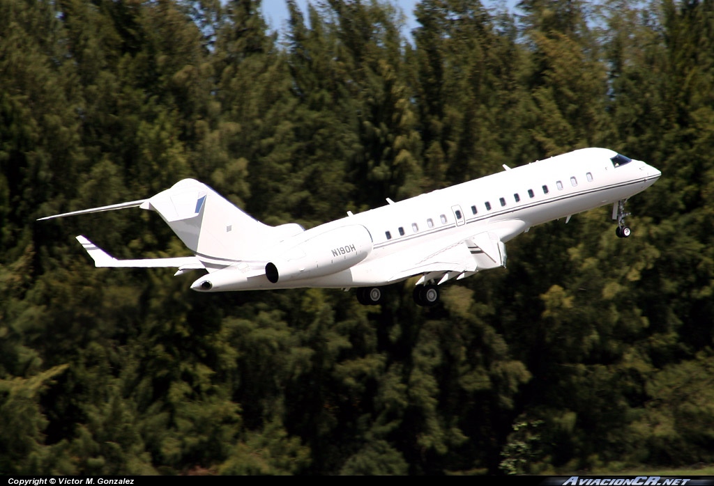 N190H - Bombardier BD-700-1A10 Global Express - Privado