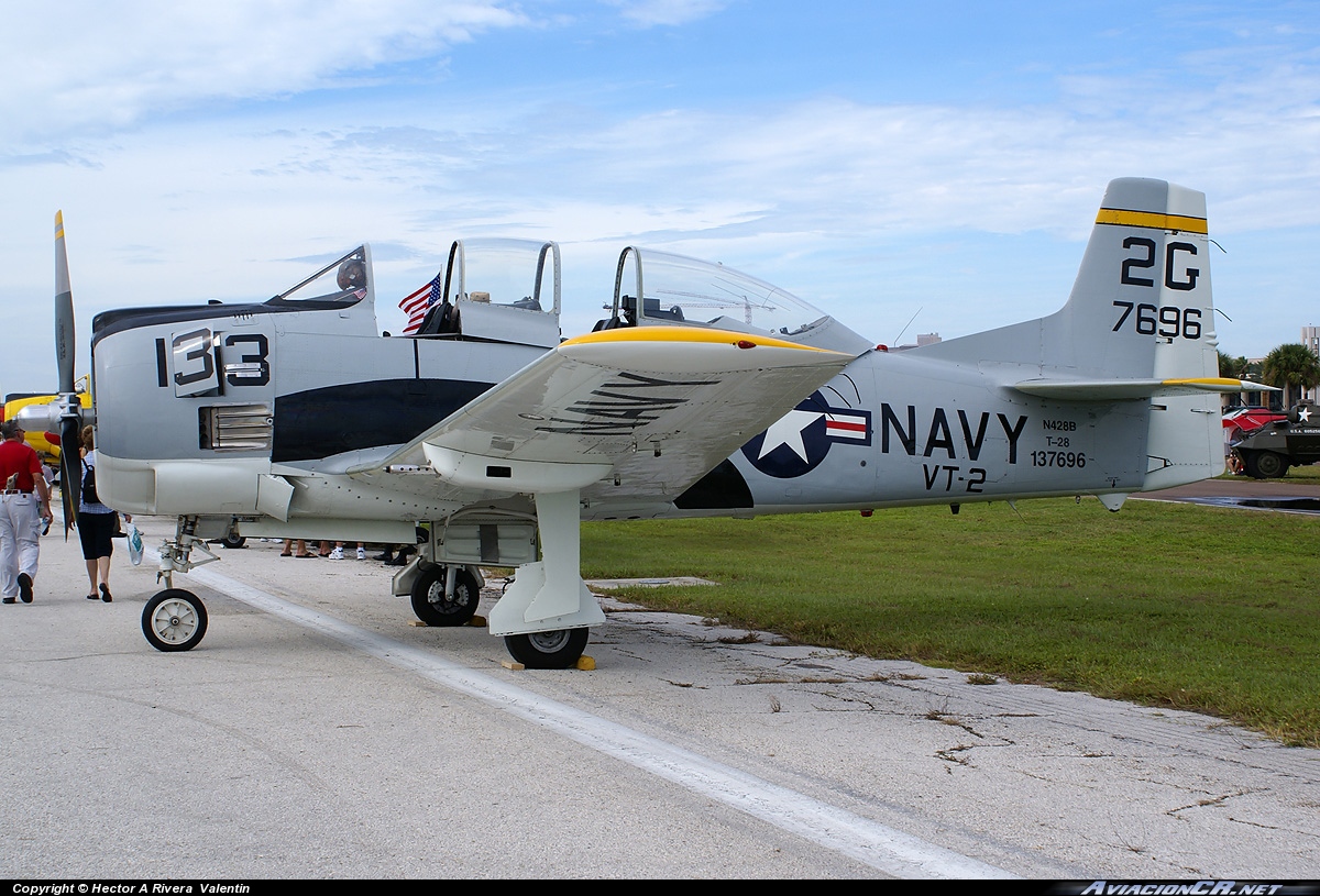 N428B - North American T-28B Trojan - Privado