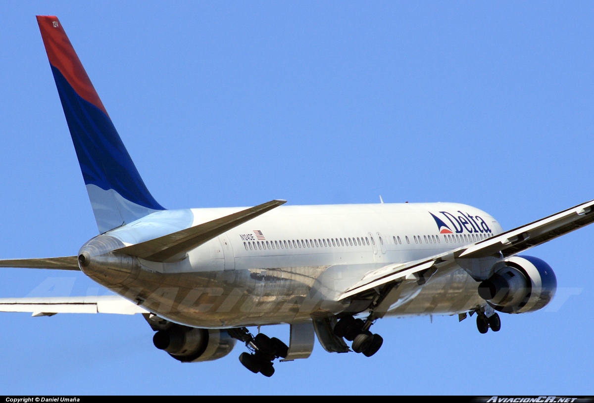 N124DE - Boeing 767-332 - Delta Air Lines