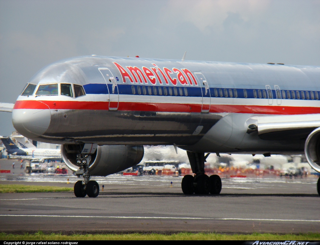 N689AA - Boeing 757-223 - American Airlines