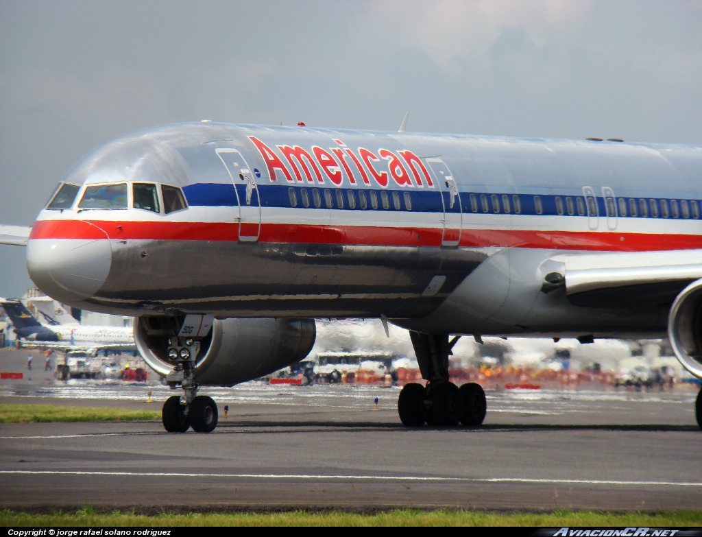 N689AA - Boeing 757-223 - American Airlines