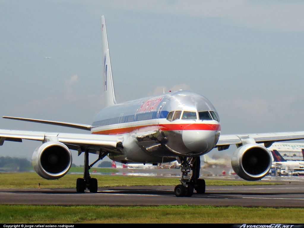 N689AA - Boeing 757-223 - American Airlines