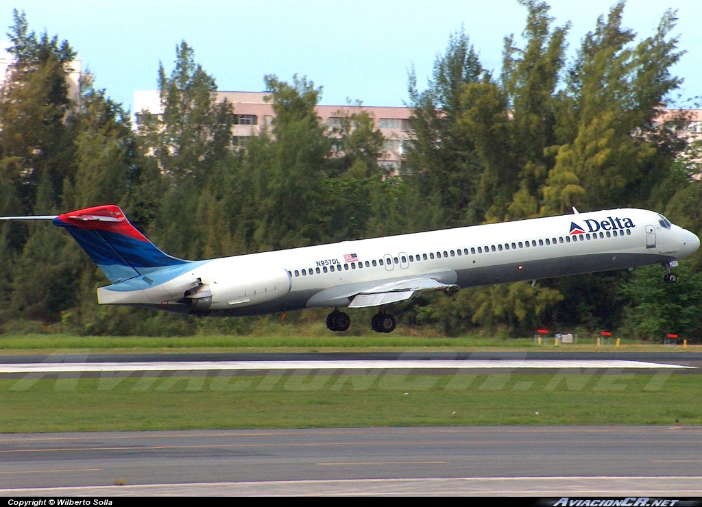 N957DL - McDonnell Douglas MD-88 - Delta Airlines