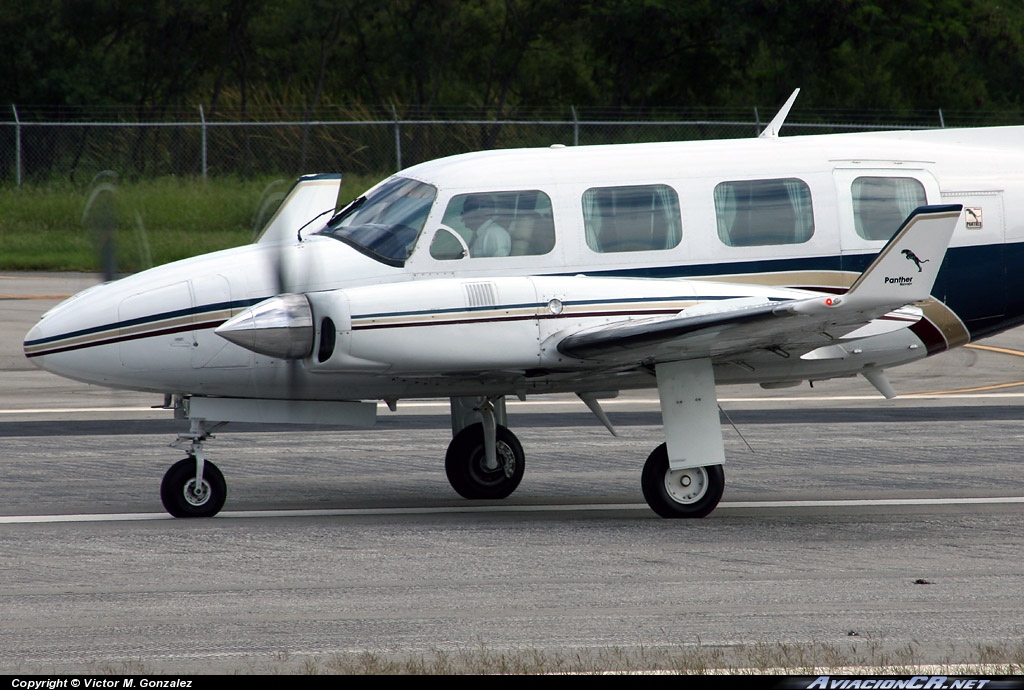 N477HF - Piper PA-31-325 Navajo C/R - Privado