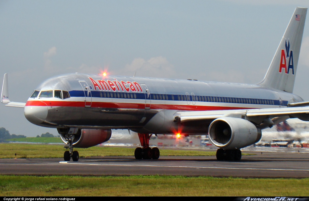 N689AA - Boeing 757-223 - American Airlines