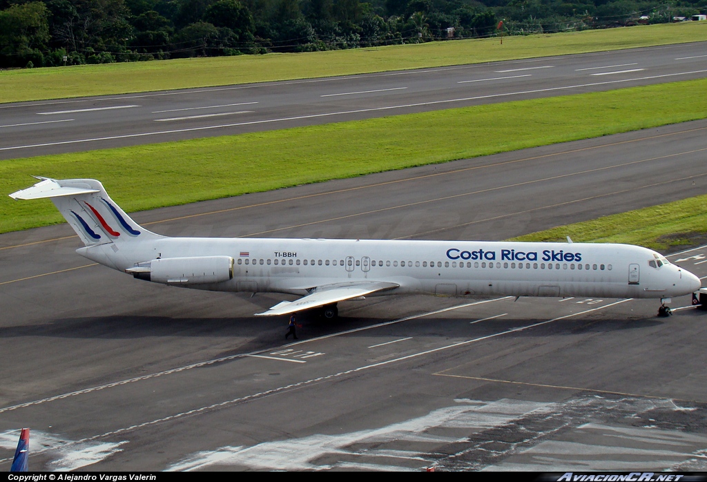 TI-BBH - McDonnell Douglas MD-82 - Costa Rica Skies