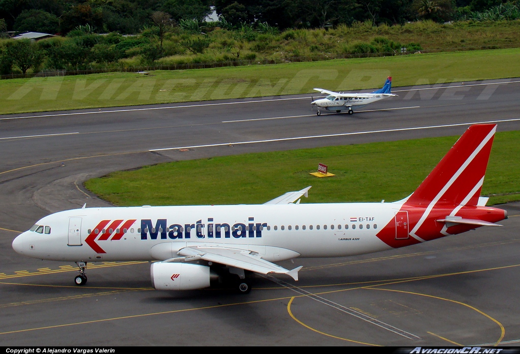 EI-TAF - Airbus A320-233 - Martinair