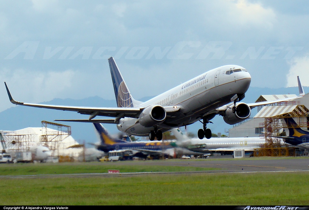 N77261 - Boeing 737-824 - Continental Airlines