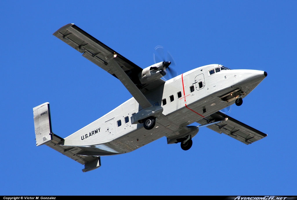 88-1862 - Shorts 330 - USA - Armada / Army