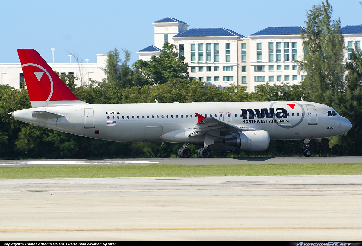 N320US - Airbus A320-211 - Northwest Airlines