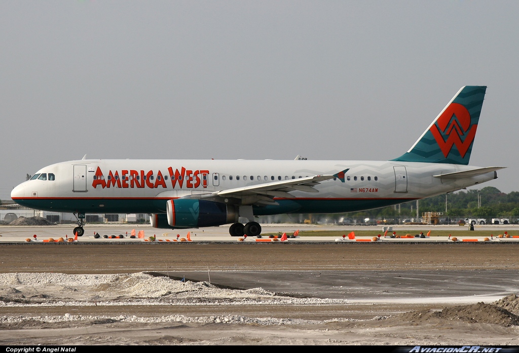 N674AW - Airbus A320-232 - America West