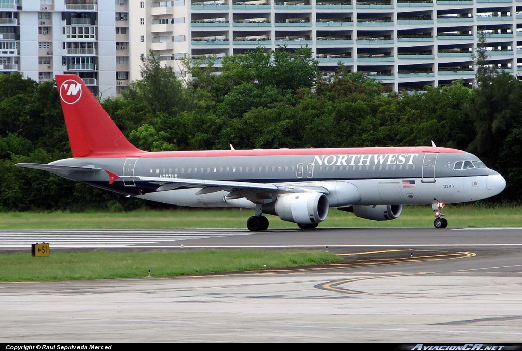 N303US - Airbus A320-211 - Northwest Airlines