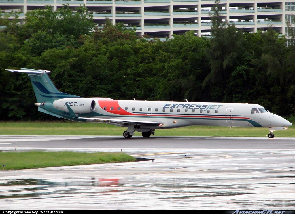 N14198 - Embraer ERJ-145 Regional Jet - Continental ExpressJet Airlines